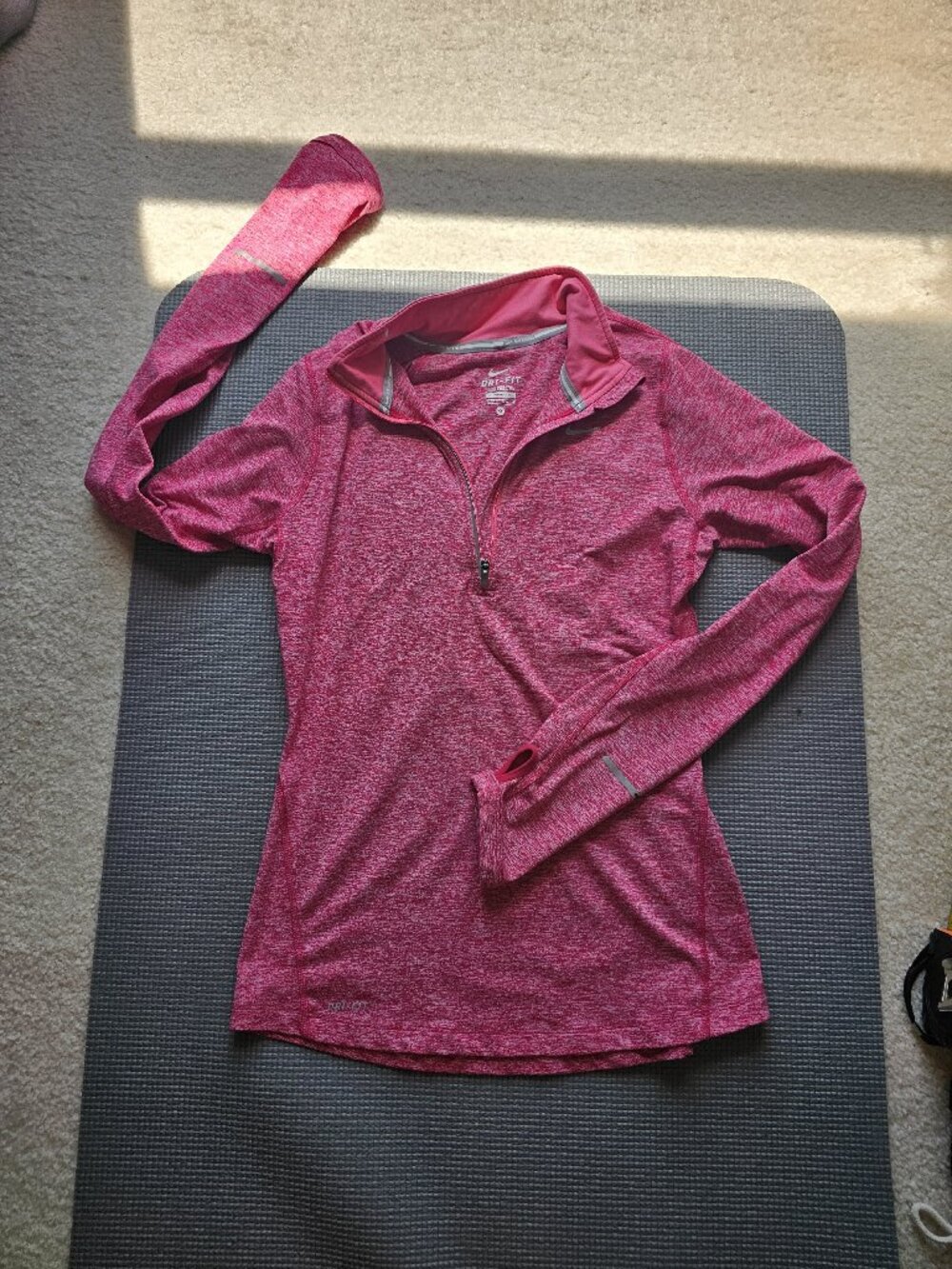 EUC Nike dri fit running top long sleeve women's size XS pink
